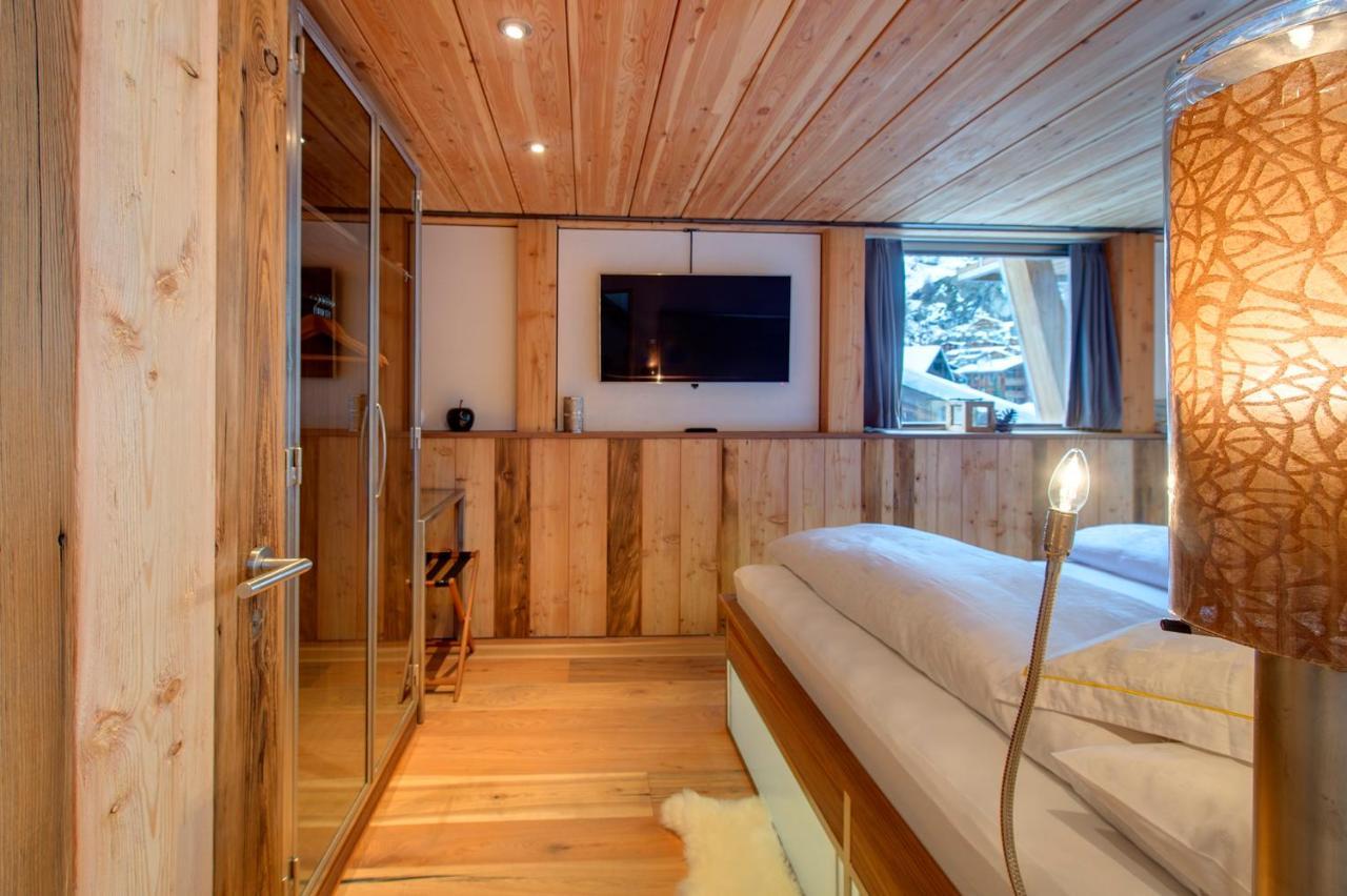 Backstage Hotel Chalet Rooms Zermatt Room photo
